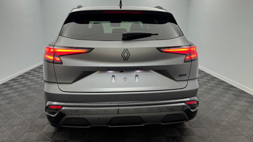 Aperçu du véhicule : full hybrid E-Tech 200 ch Esprit Alpine Gris Schiste Satin - Toit Noir Etoilé avec 5250€ d'équipements inclus