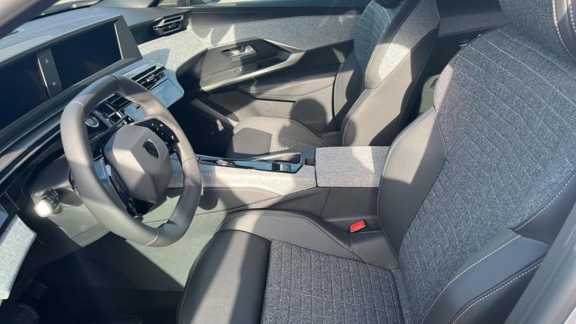 Aperçu du véhicule : Hybrid 145 e-DCS6 Allure