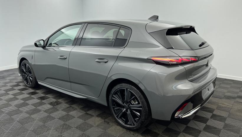 Aperçu du véhicule : BlueHDi 130ch S&S EAT8 GT GT Gris Selenium avec 4500€ d'équipements inclus