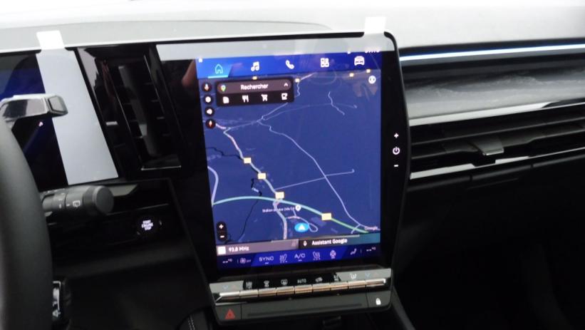 Aperçu du véhicule : 1.2 E-TECH FULL HYBRID 200CH ICONIC- 24