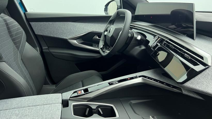 Aperçu du véhicule : Hybrid 145 e-DCS6 GT Bleu Obsession avec 4350€ d'équipements inclus