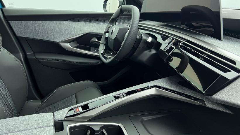 Aperçu du véhicule : Nouveau Hybrid 145 e-DCS6 GT Gris Artense avec 5350€ d'équipements inclus
