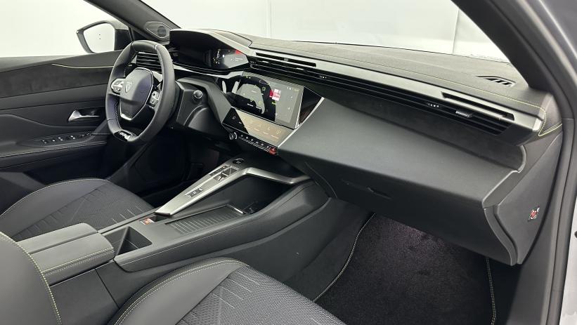 Aperçu du véhicule : III(2) 1.2 Hybrid 145ch GT e-DCS6