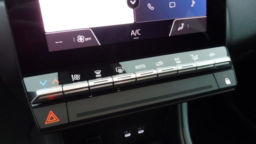 Aperçu du véhicule : 1.3 TCE MILD HYBRID 140CH TECHNO