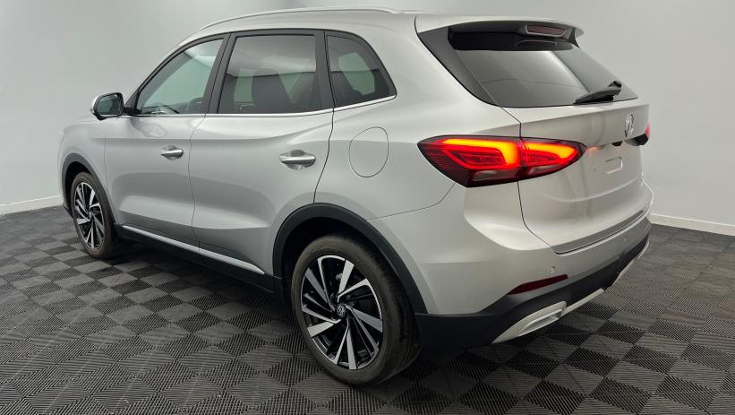 Aperçu du véhicule : 1.5 L Hybrid+ 197 ch Toit panoramique ouvrant Luxury Cosmic Silver avec 650€ d'équipements inclus