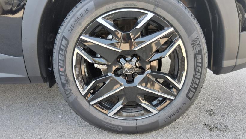 Aperçu du véhicule : 3008 Hybrid 145 e-DCS6 GT Exclusive