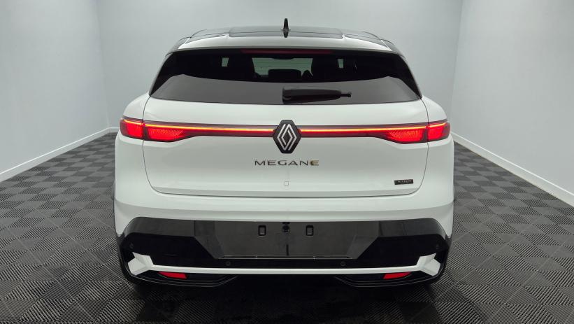 Aperçu du véhicule : 220 ch autonomie confort Techno Blanc glacier - Toit Noir Etoilé avec 2000€ d'équipements inclus