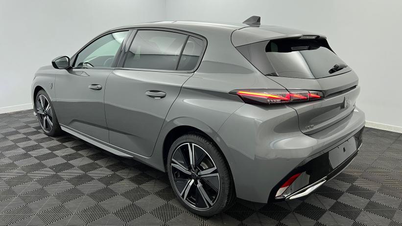 Aperçu du véhicule : BlueHDi 130ch S&S EAT8 GT Gris Selenium avec 4500€ d'équipements inclus