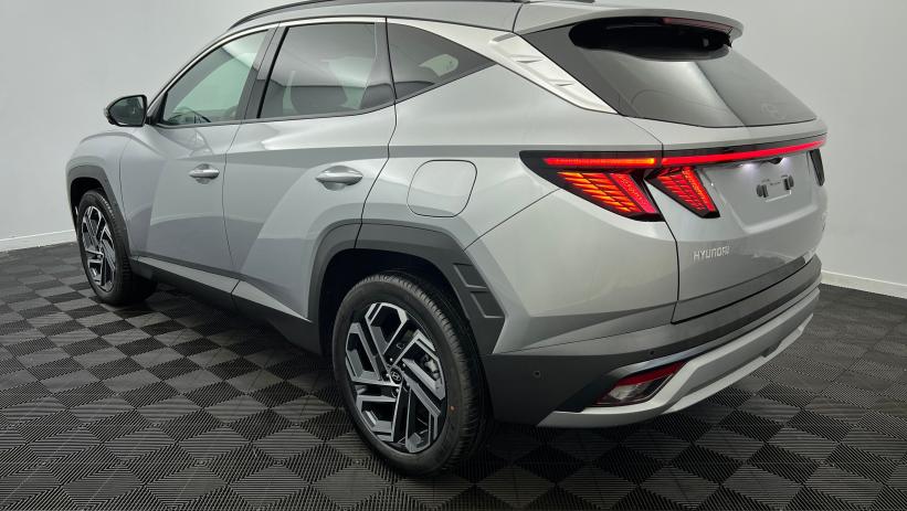 Aperçu du véhicule : 1.6 T-GDI 239 Hybrid BVA6 Executive Shimmering Silver avec 960€ d'équipements inclus