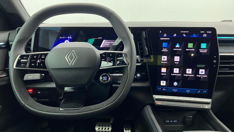 Aperçu du véhicule : E-Tech full hybrid 200 esprit Alpine Blanc Nacré avec 1000€ d'équipements inclus