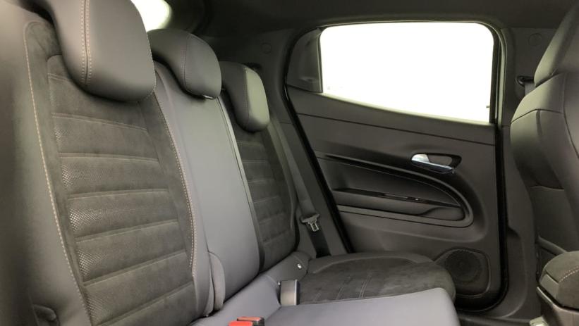 Aperçu du véhicule : 1.2 Ibrida 145 ch eDCT6 Intensa