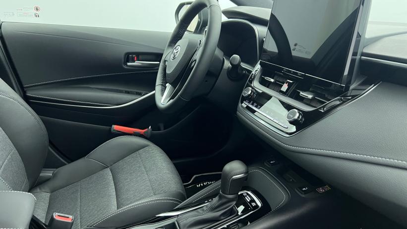 Aperçu du véhicule : Hybride 140ch Design Noir Intense avec 2250€ d'équipements inclus