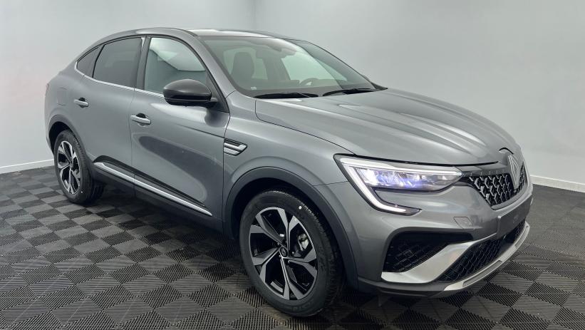 Aperçu du véhicule : E-Tech full hybrid 145 Techno Gris métallique avec 1000€ d'équipements inclus