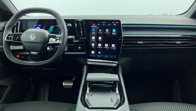 Aperçu du véhicule : E-Tech full hybrid 200 Techno esprit Alpine Blanc Nacré Toit Noir Etoilé avec 2850€ d'équipements inclus