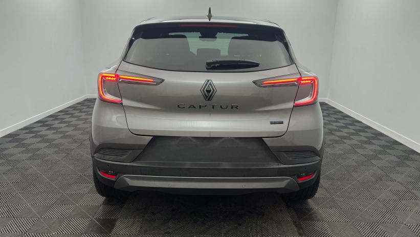 Aperçu du véhicule : E-Tech full hybrid 160 ch esprit Alpine Gris Cassiopée - Toit Noir Etoilé avec 1950€ d'équipements inclus