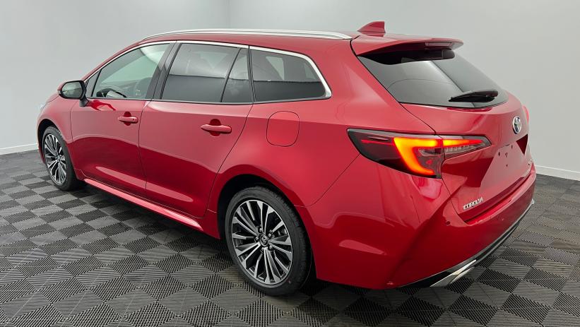 Aperçu du véhicule : Hybride 178ch Design Rouge Intense avec 2590€ d'équipements inclus