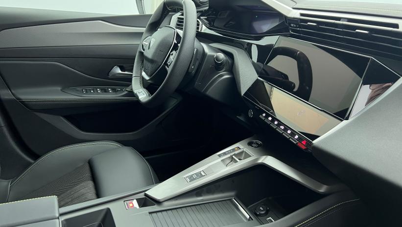 Aperçu du véhicule : Hybrid 145 e-DCS6 GT Noir Perla Nera avec 5250€ d'équipements inclus