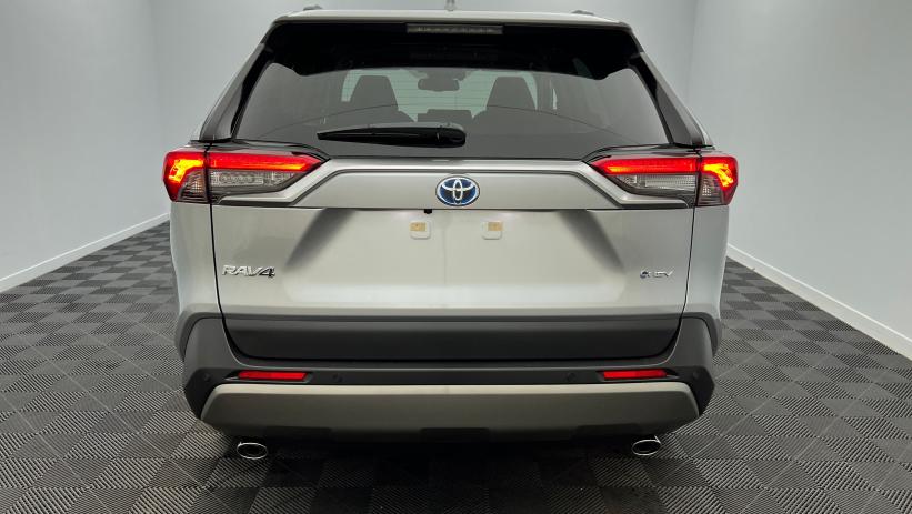 Aperçu du véhicule : Hybride 218 ch 2WD Dynamic Gris Acier avec 2850€ d'équipements inclus