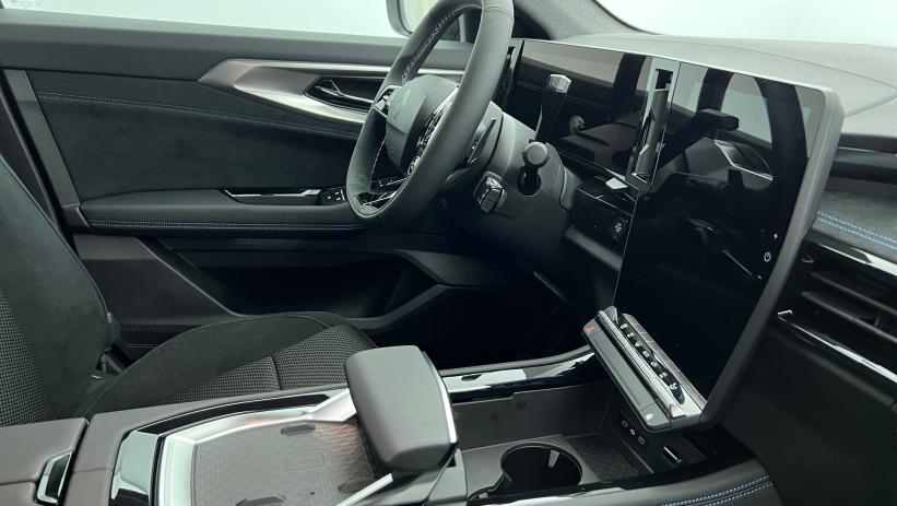 Aperçu du véhicule : E-Tech full hybrid 200 Techno esprit Alpine Gris Schiste - Toit Noir Etoilé avec 3050€ d'équipements inclus