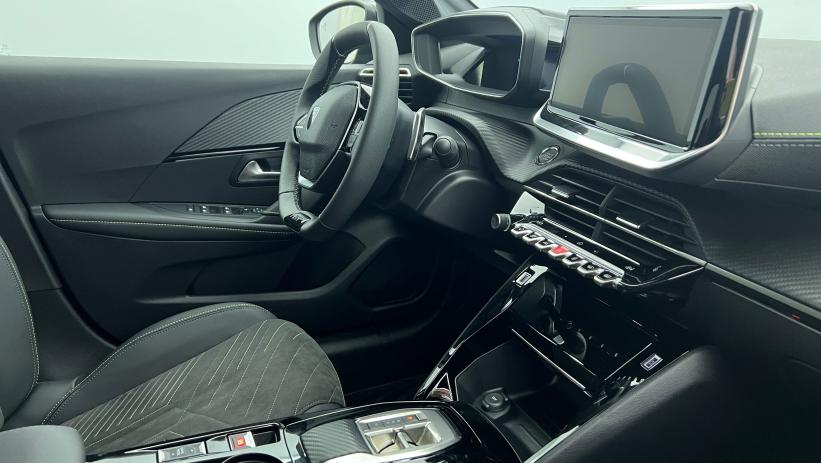 Aperçu du véhicule : Nouvelle Hybrid 145 e-DCS6 GT Noir Perla Nera avec 3750€ d'équipements inclus
