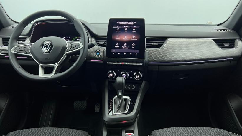 Aperçu du véhicule : E-Tech full hybrid 145 Techno Rouge Flamme avec 1000€ d'équipements inclus