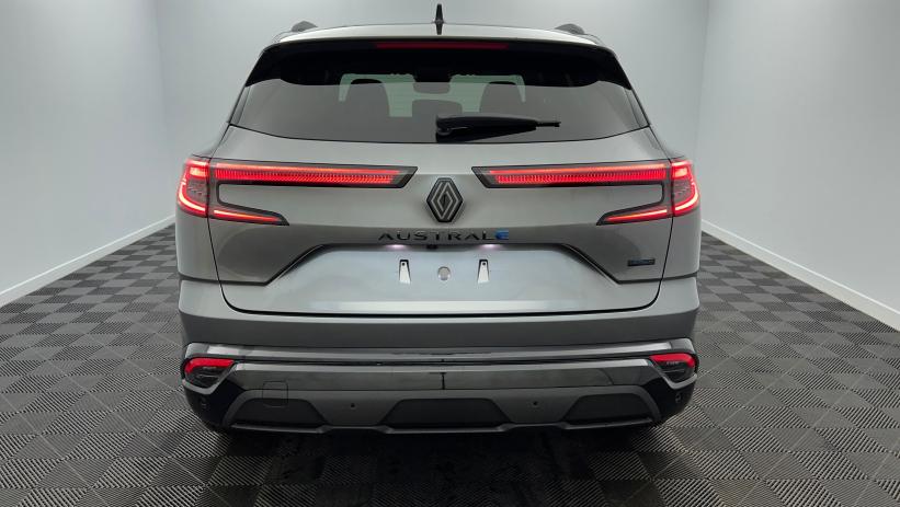 Aperçu du véhicule : E-Tech full hybrid 200 Techno esprit Alpine Gris Schiste - Toit Noir Etoilé avec 3050€ d'équipements inclus