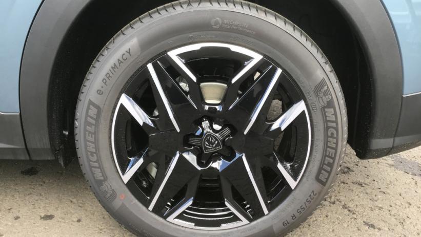 Aperçu du véhicule : 3008 Hybrid 136 e-DCS6 GT